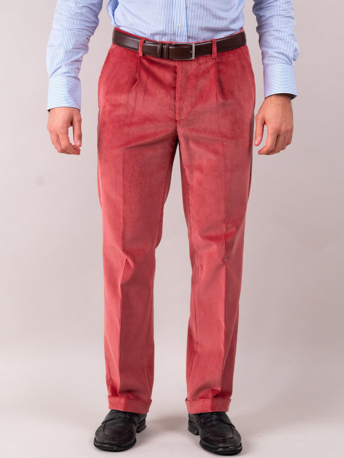 Cordhose Brisbane Moss Pink Baumwolle rosa Frontalansicht — John Crocket