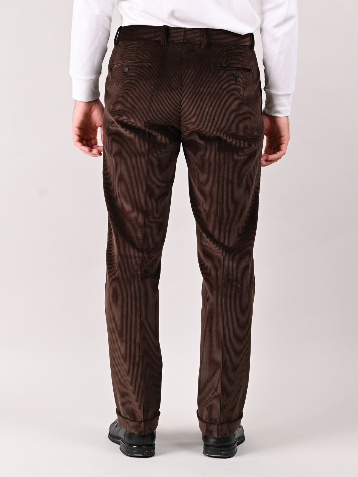 Cordhose Brisbane Moss Dark Brown Baumwolle dunkelbraun Rückansicht — John Crocket