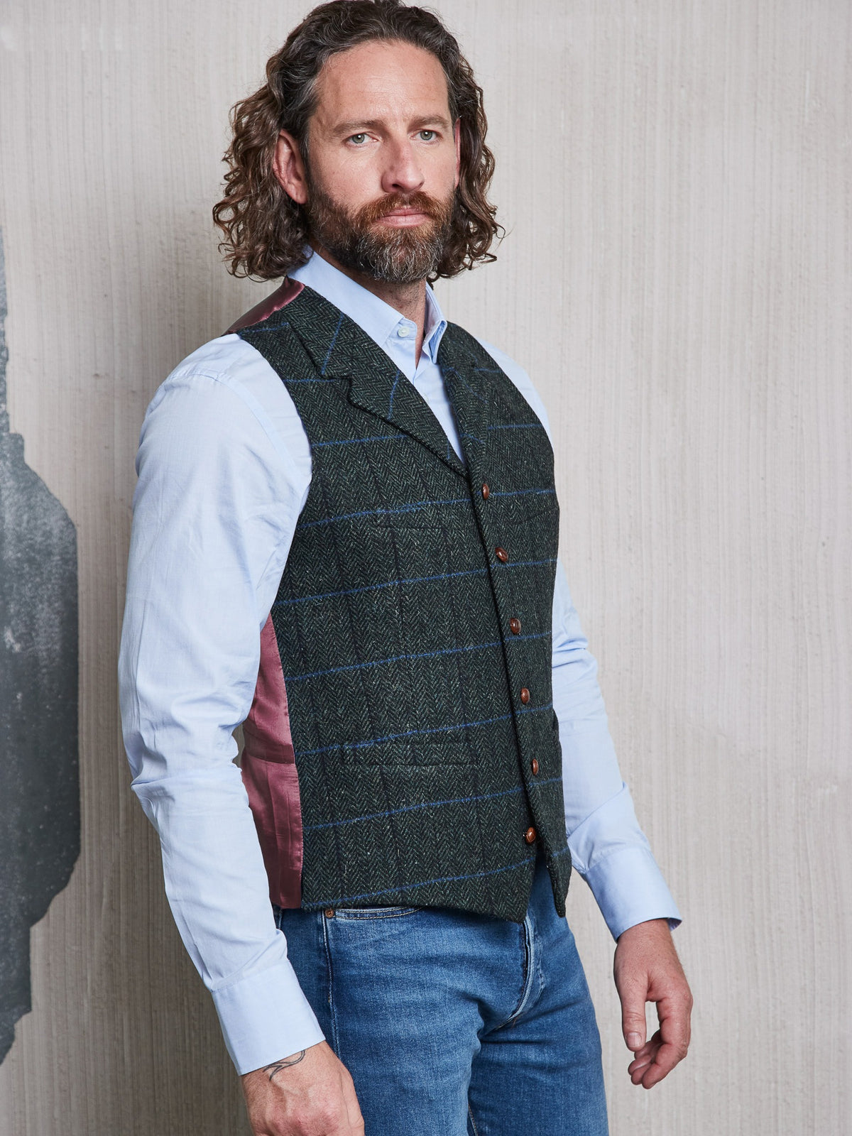 Tweedweste aus Lovat Tweed waldgruen Frontalansicht — John Crocket