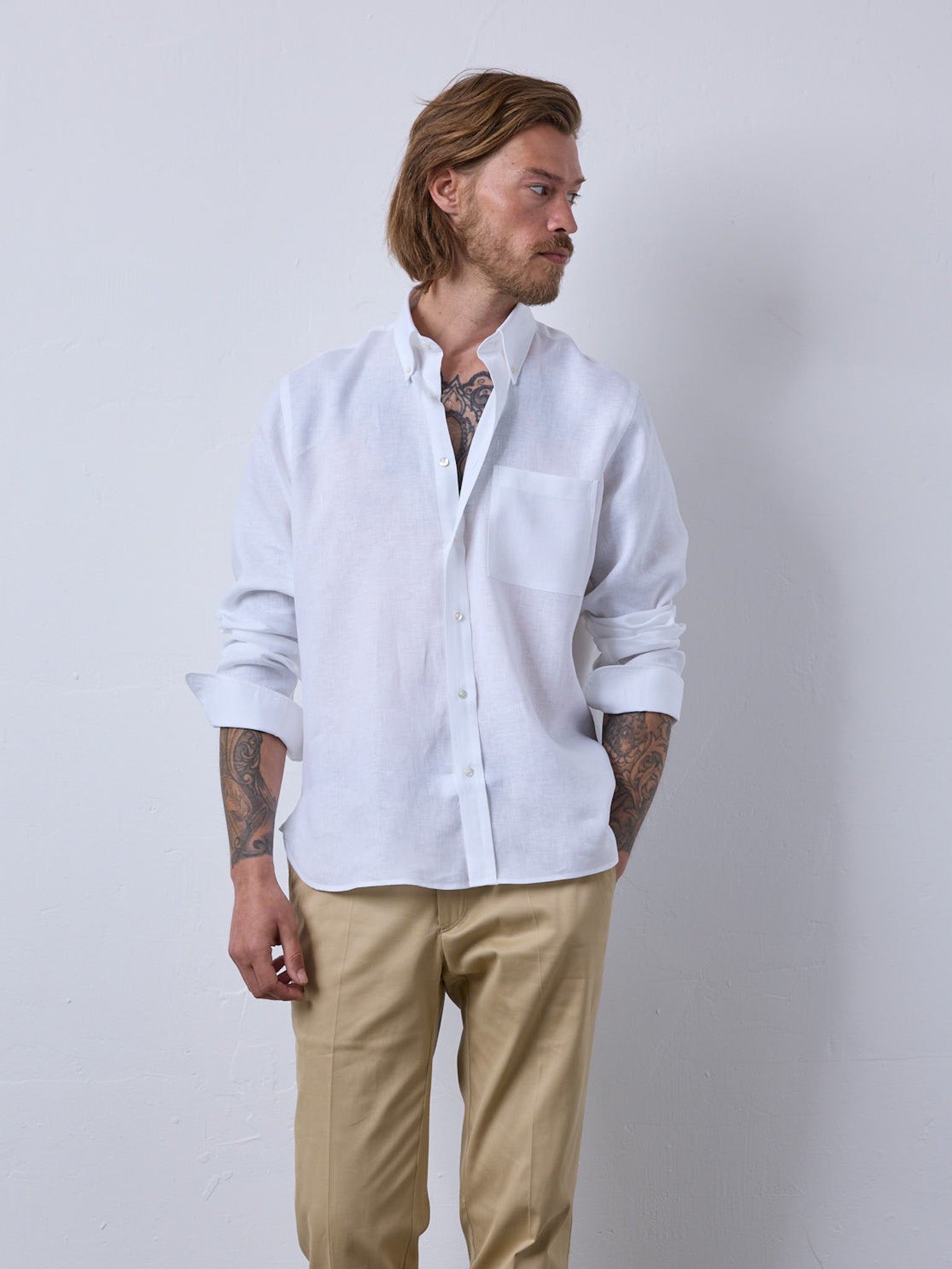 Leinenhemd mit Classic Button Down Kragen in weiß