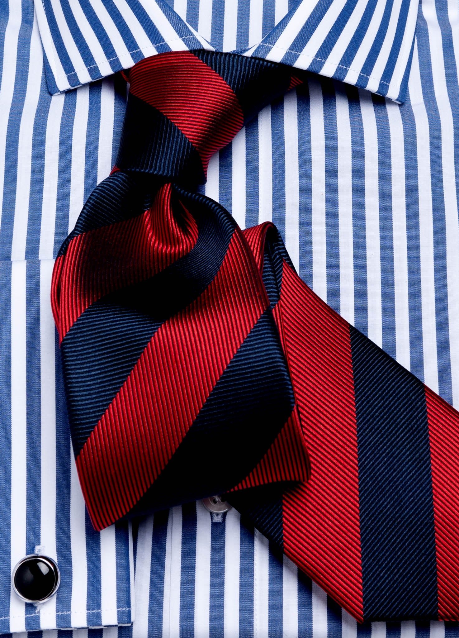 Seidenkrawatte Clubstreifen in navy/rot, Detailansicht