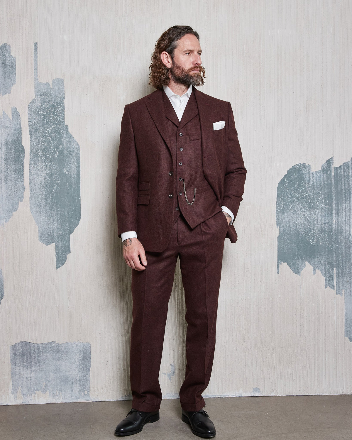 Tweed Anzug Dreiteiler burgunderrot aus Moon Tweed — John Crocket