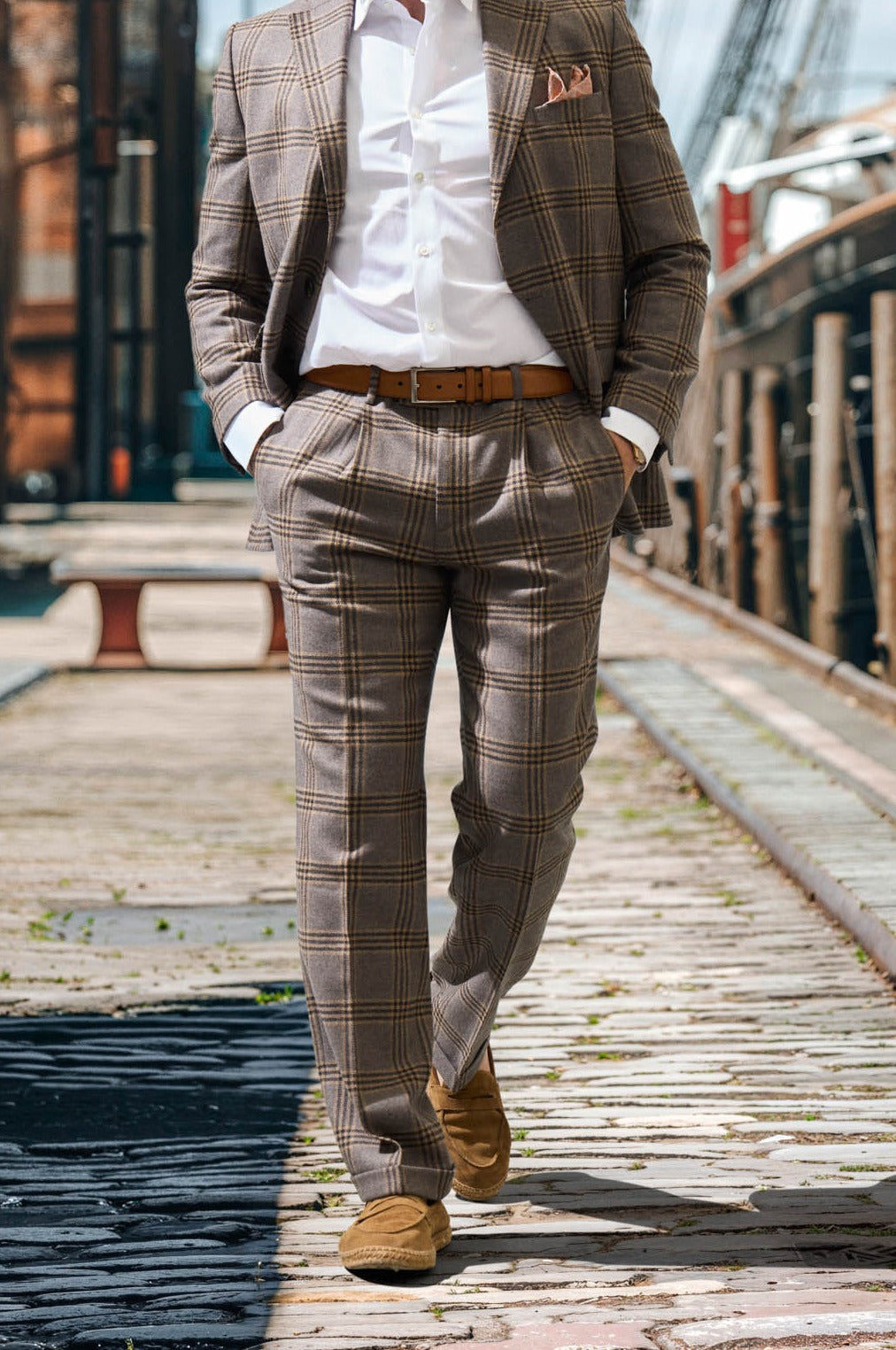 Tweed Anzug Dreiteiler graubeige aus Lovat Tweed — John Crocket