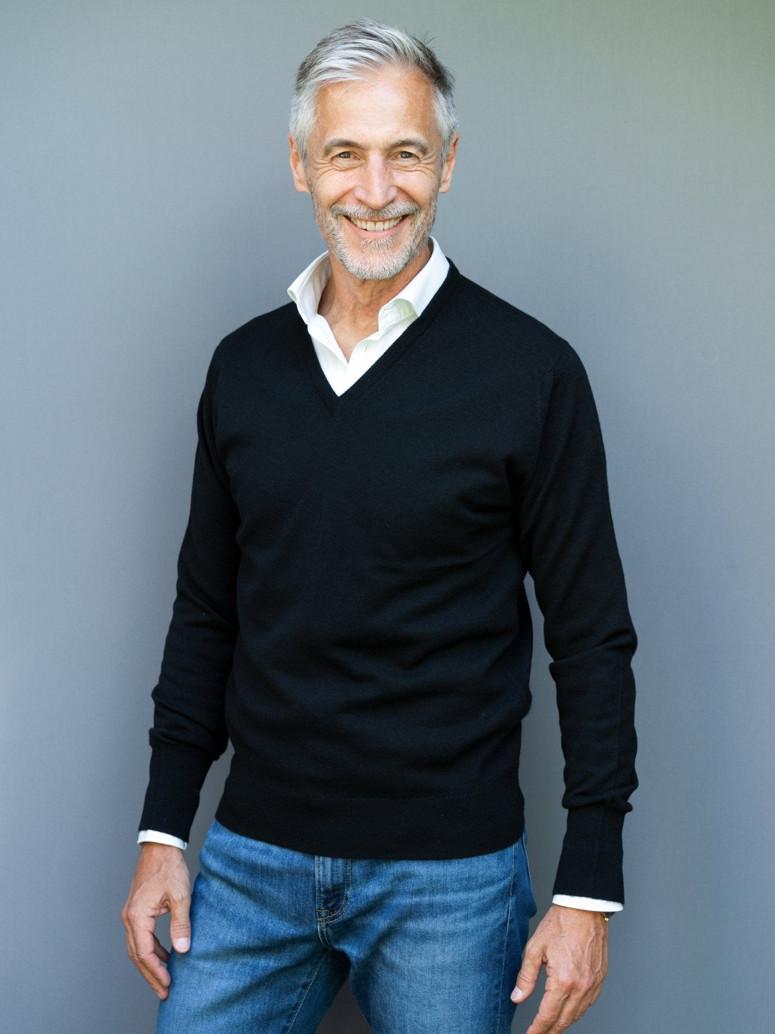 Cashmere Pullover (2-fädig) mit V-Ausschnitt in modernen Farben