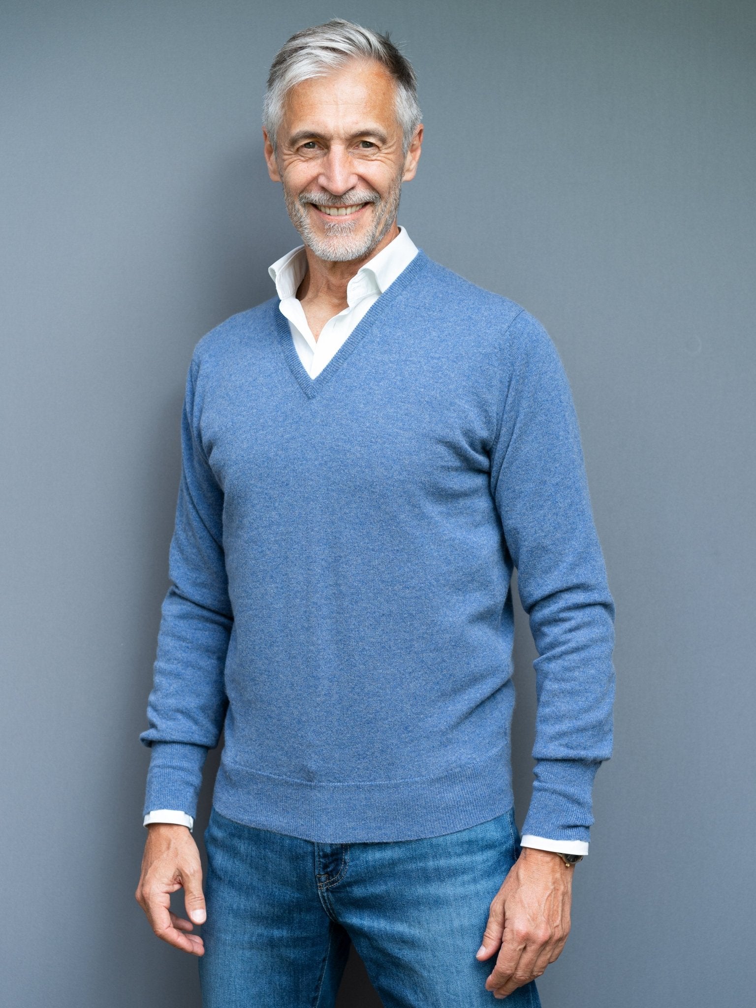 Cashmere Pullover (2-fädig) mit V-Ausschnitt in modernen Farben