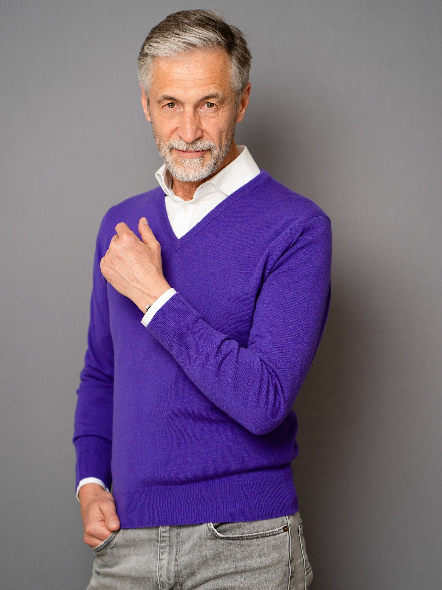 Cashmere Pullover (2-fädig) mit V-Ausschnitt in modernen Farben
