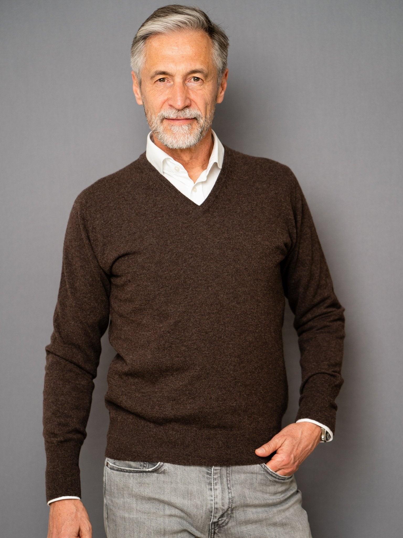 Cashmere Pullover (2-fädig) mit V-Ausschnitt in modernen Farben