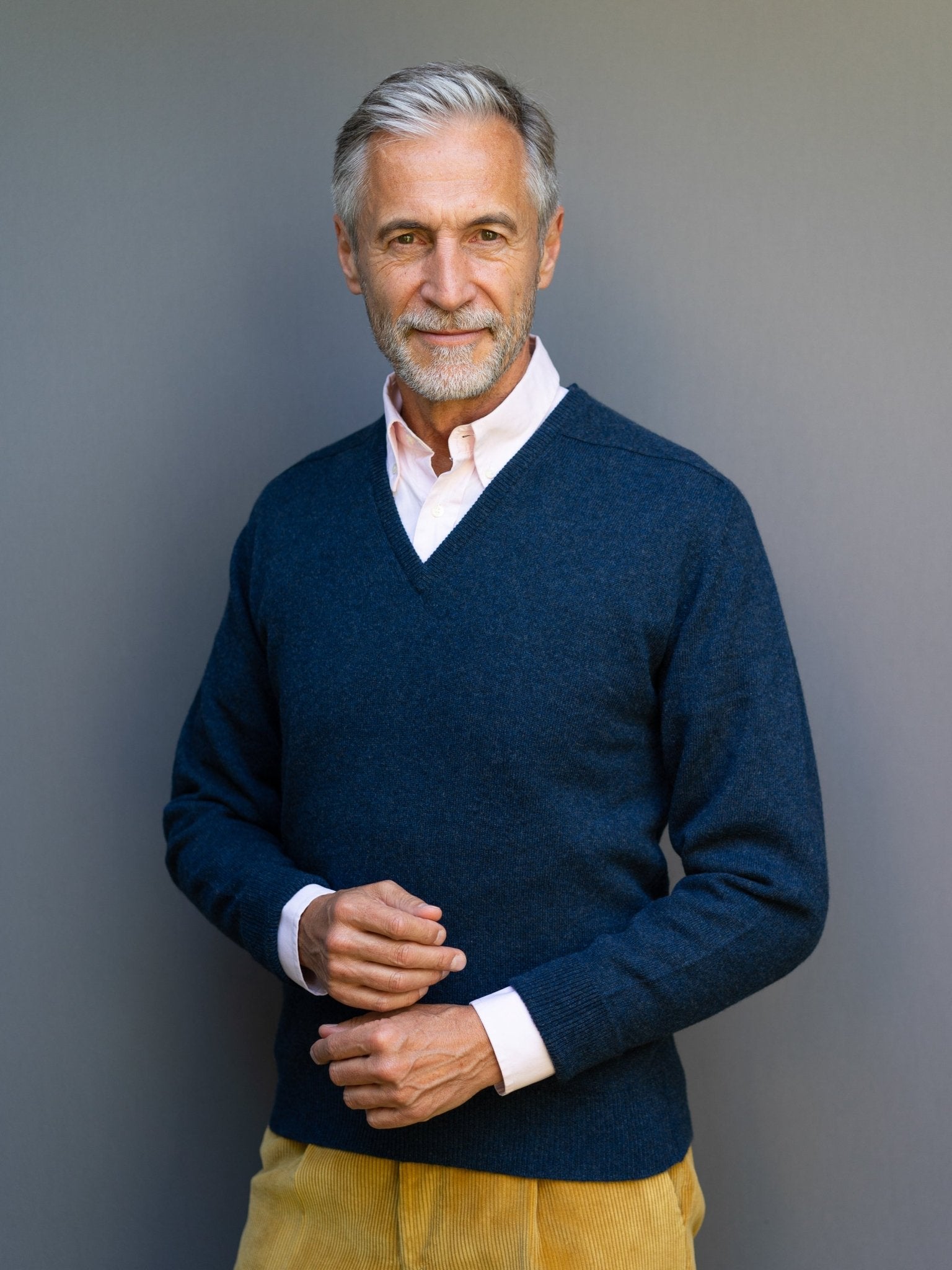 Cashmere Pullover (3-fädig) mit V-Ausschnitt in modernen Farben