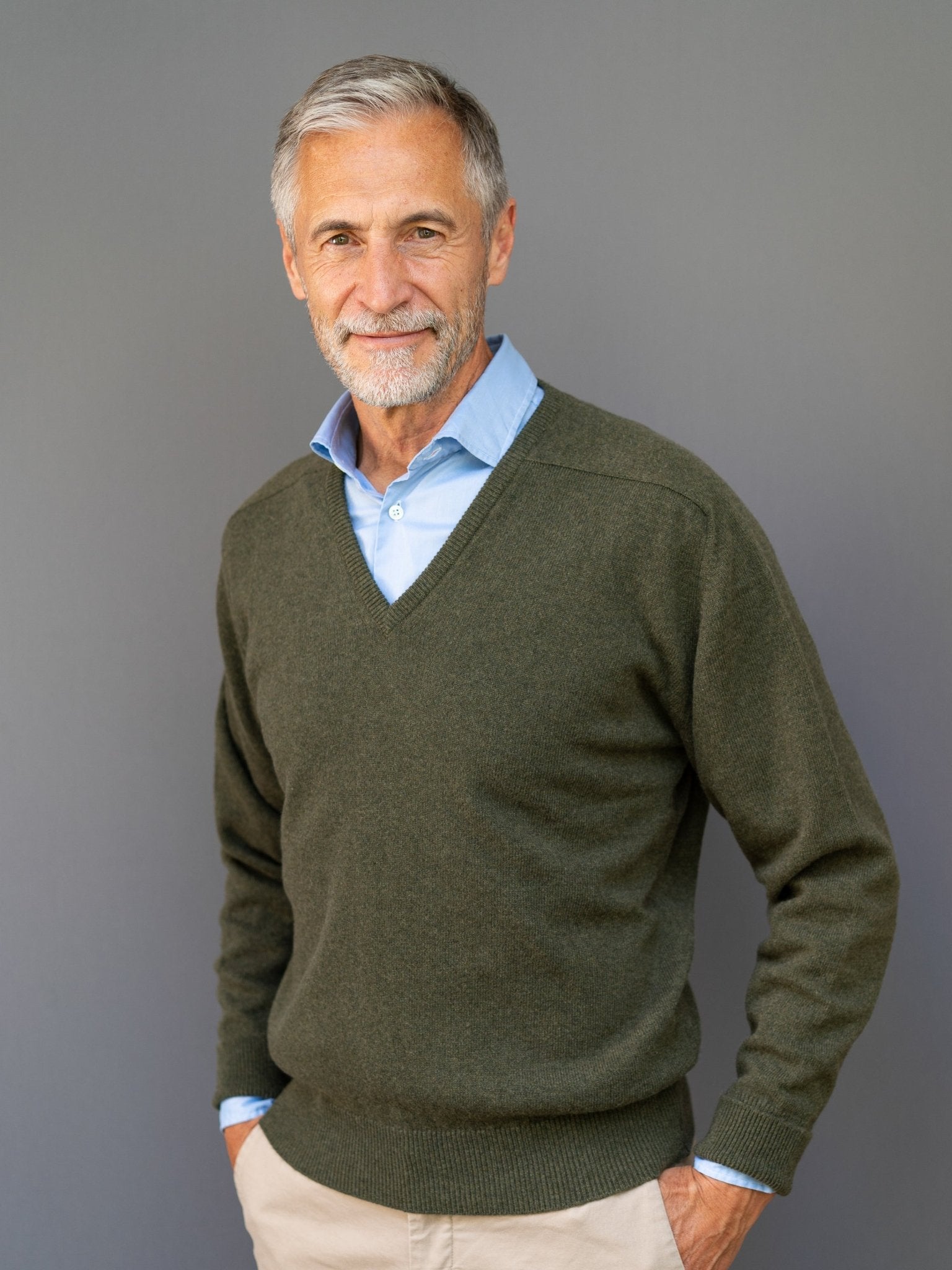 Cashmere Pullover (3-fädig) mit V-Ausschnitt in modernen Farben