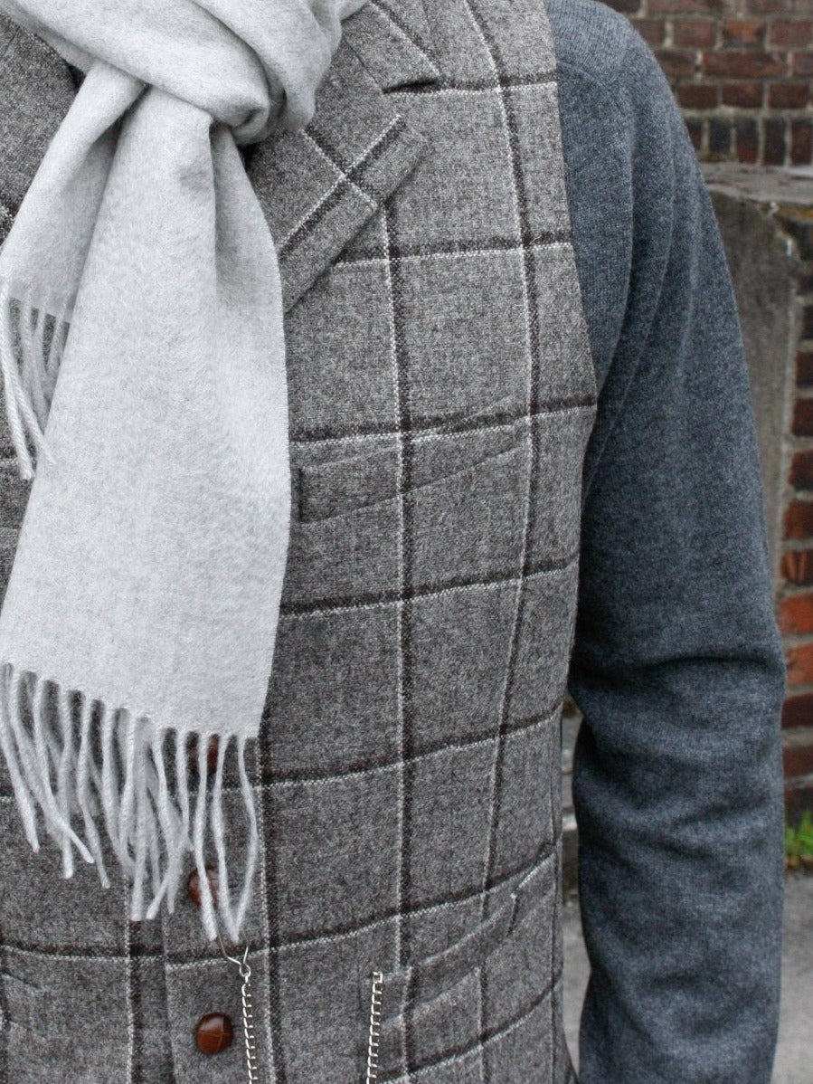 Cashmere Schal: Grey Frontalansicht — John Crocket