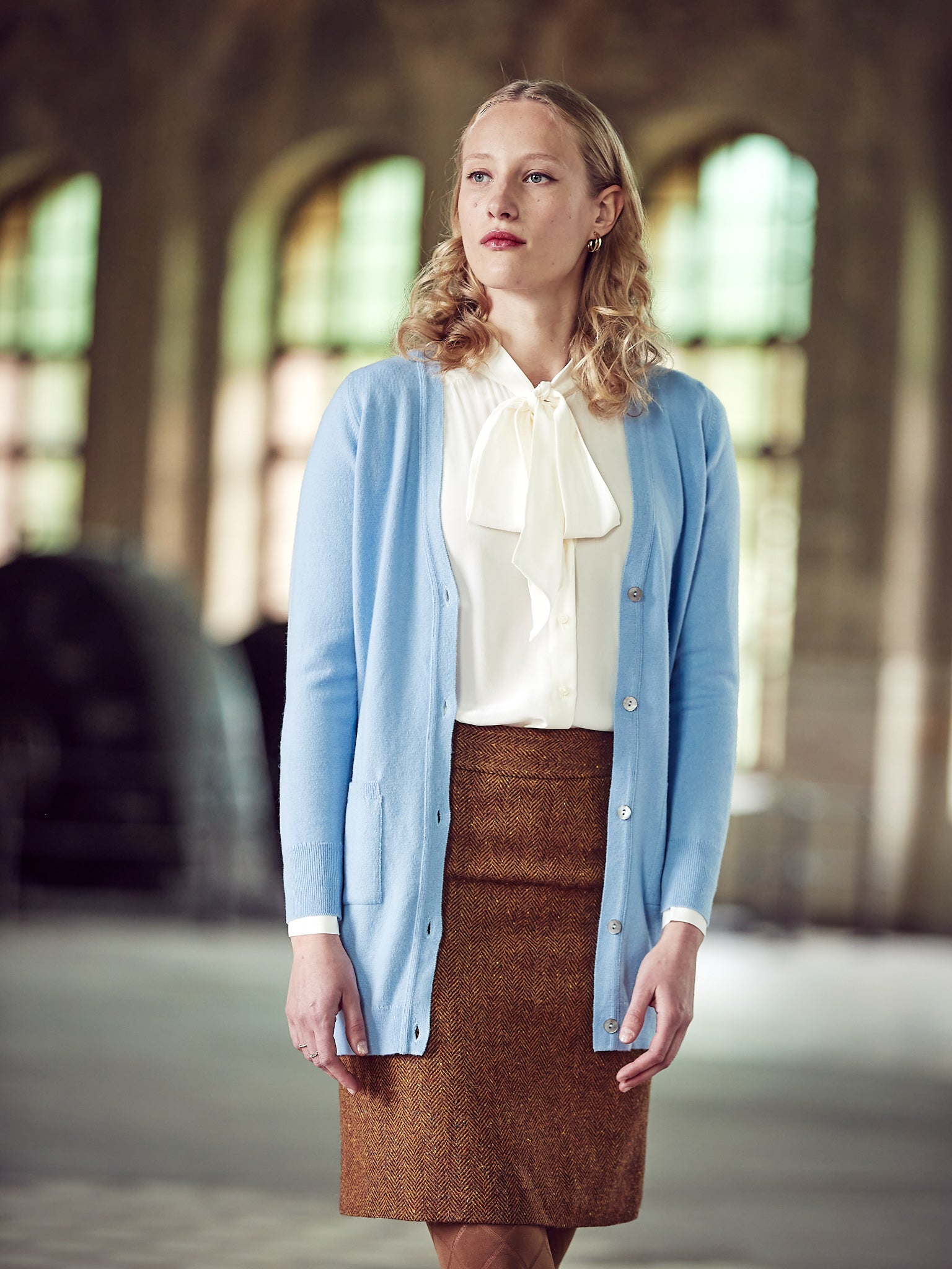 Cashmere Strickjacke mit V-Ausschnitt im längeren Schnitt 100% Kaschmir