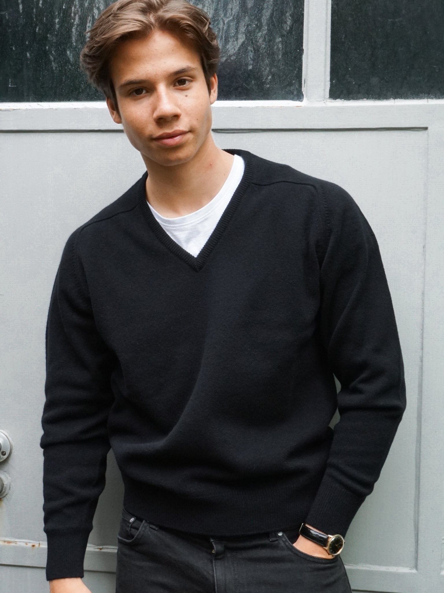 Lambswool Pullover mit V-Ausschnitt in klassischen Farben (Gr. 40–42)