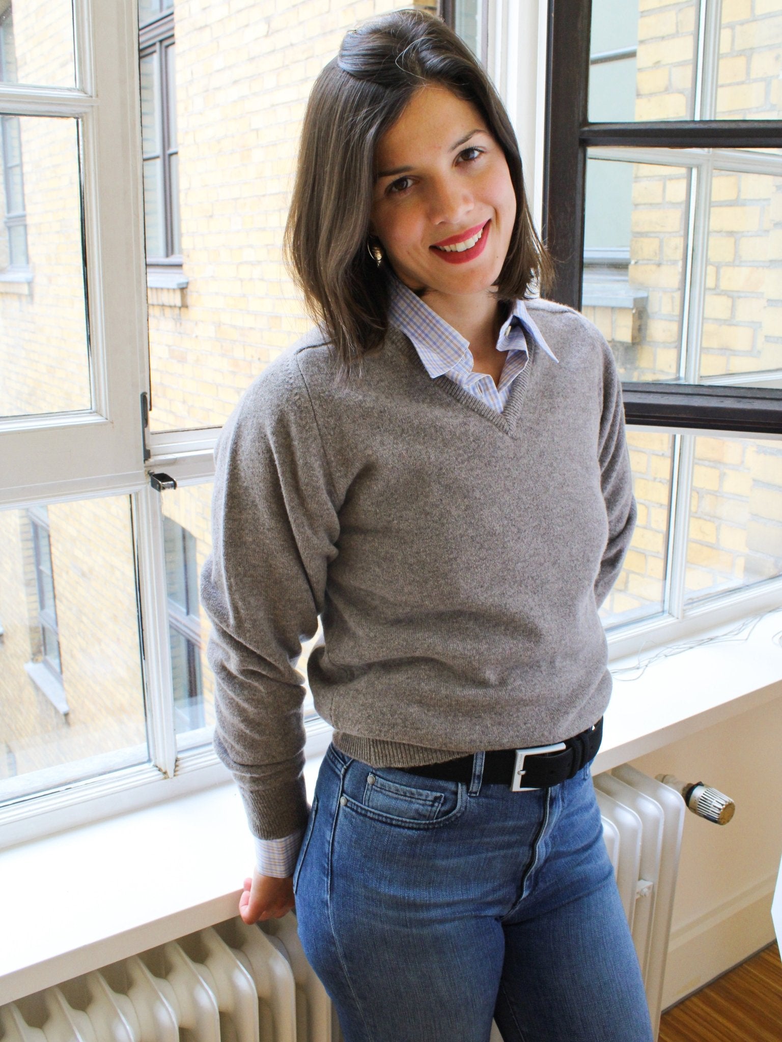 Lambswool Pullover mit V-Ausschnitt in modernen Farben (Gr. 40–42)