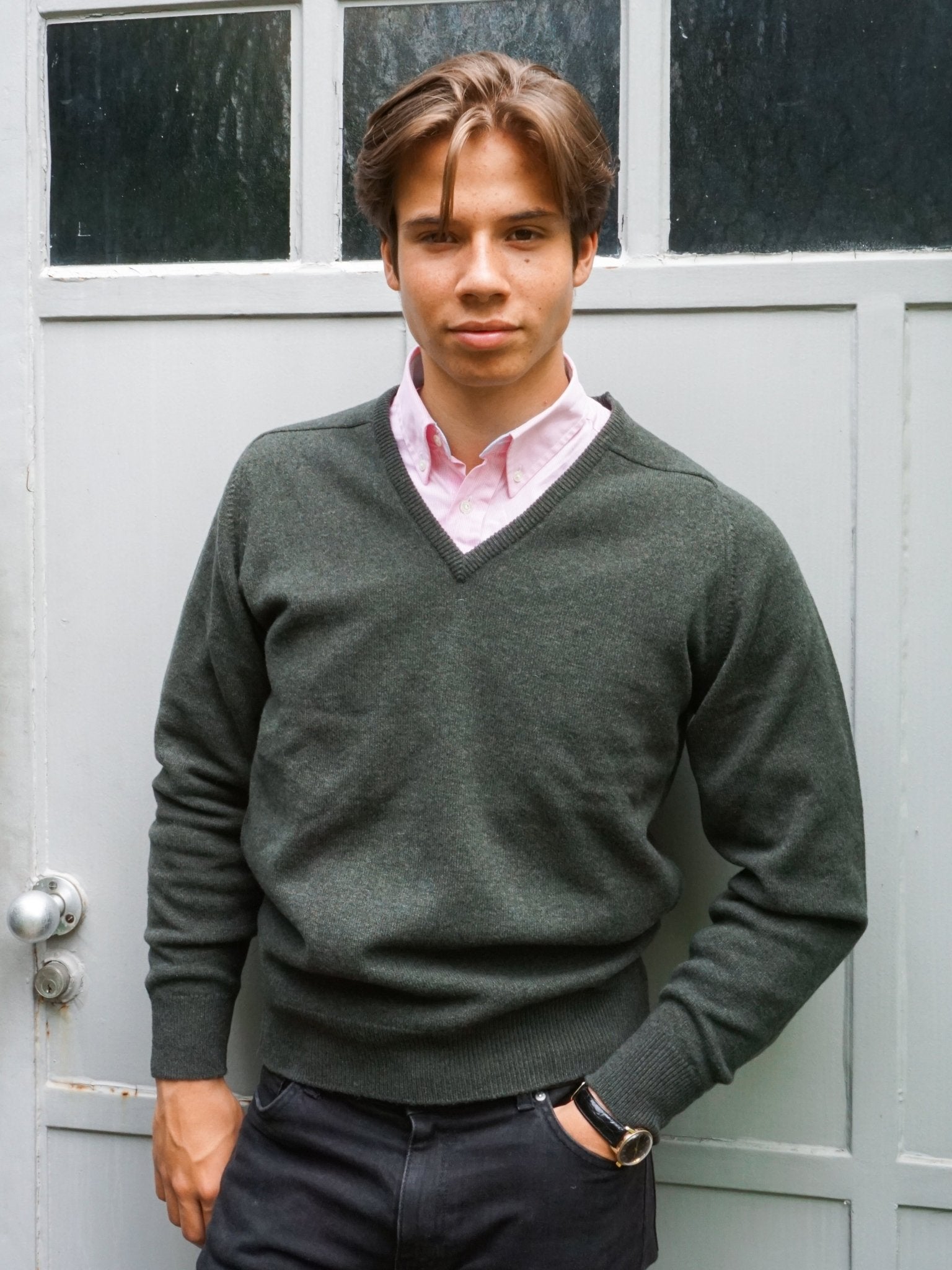 Lambswool Pullover mit V-Ausschnitt in modernen Farben (Gr. 40–42)