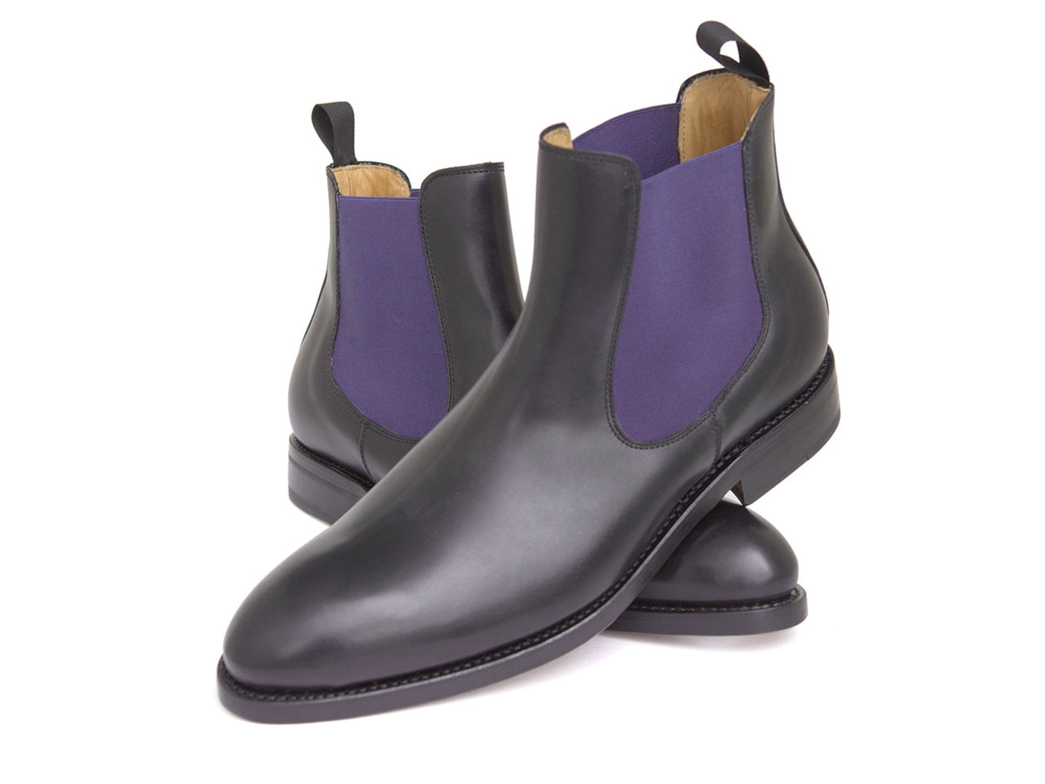Chelsea Boots in in schwarz mit lila Einsatz