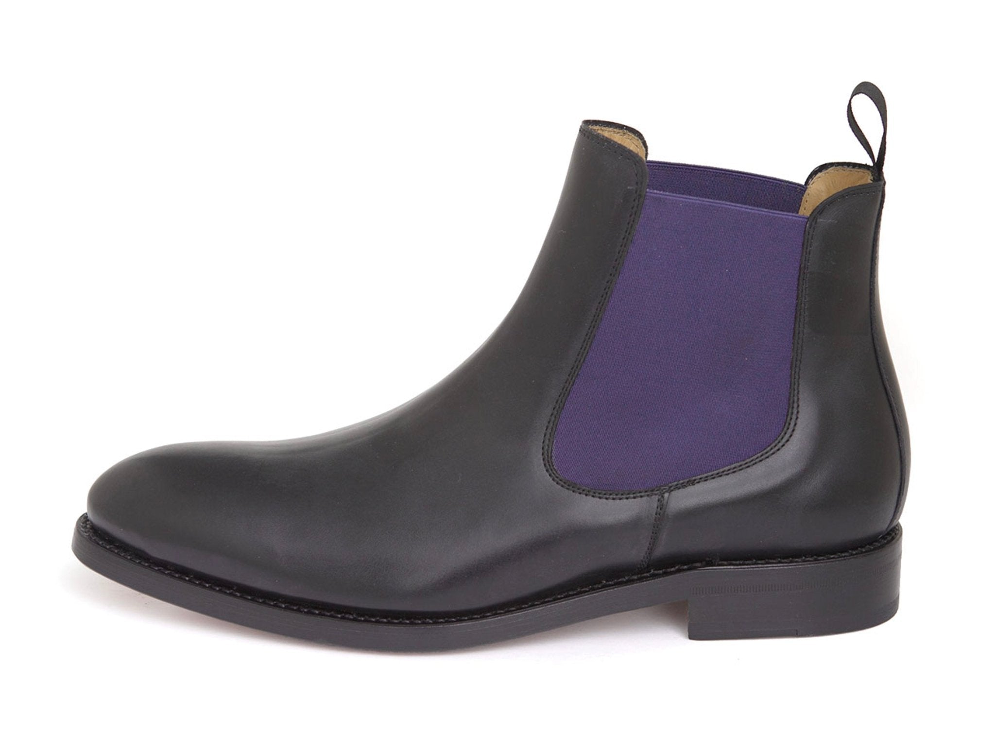 Chelsea Boots in in schwarz mit lila Einsatz