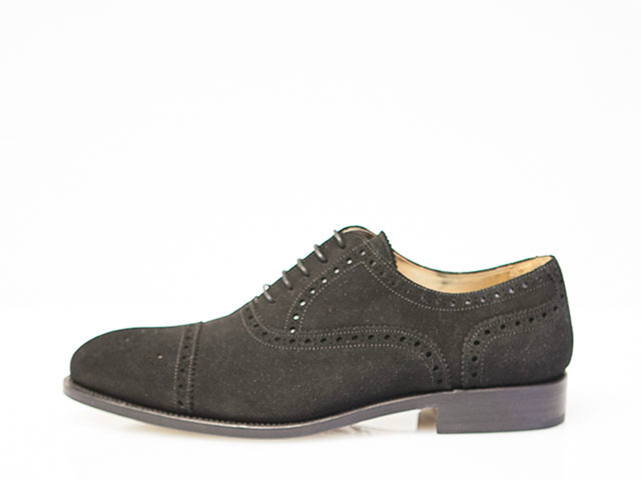 Semi Brogue in schwarzem Wildleder