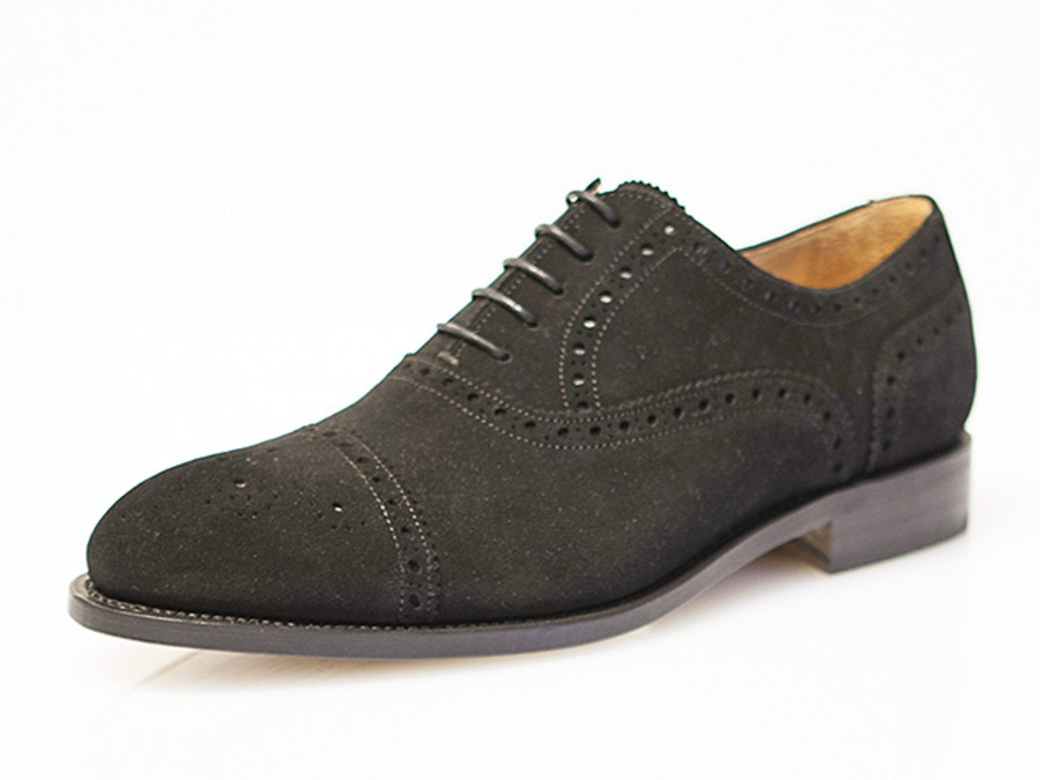 Semi Brogue in schwarzem Wildleder