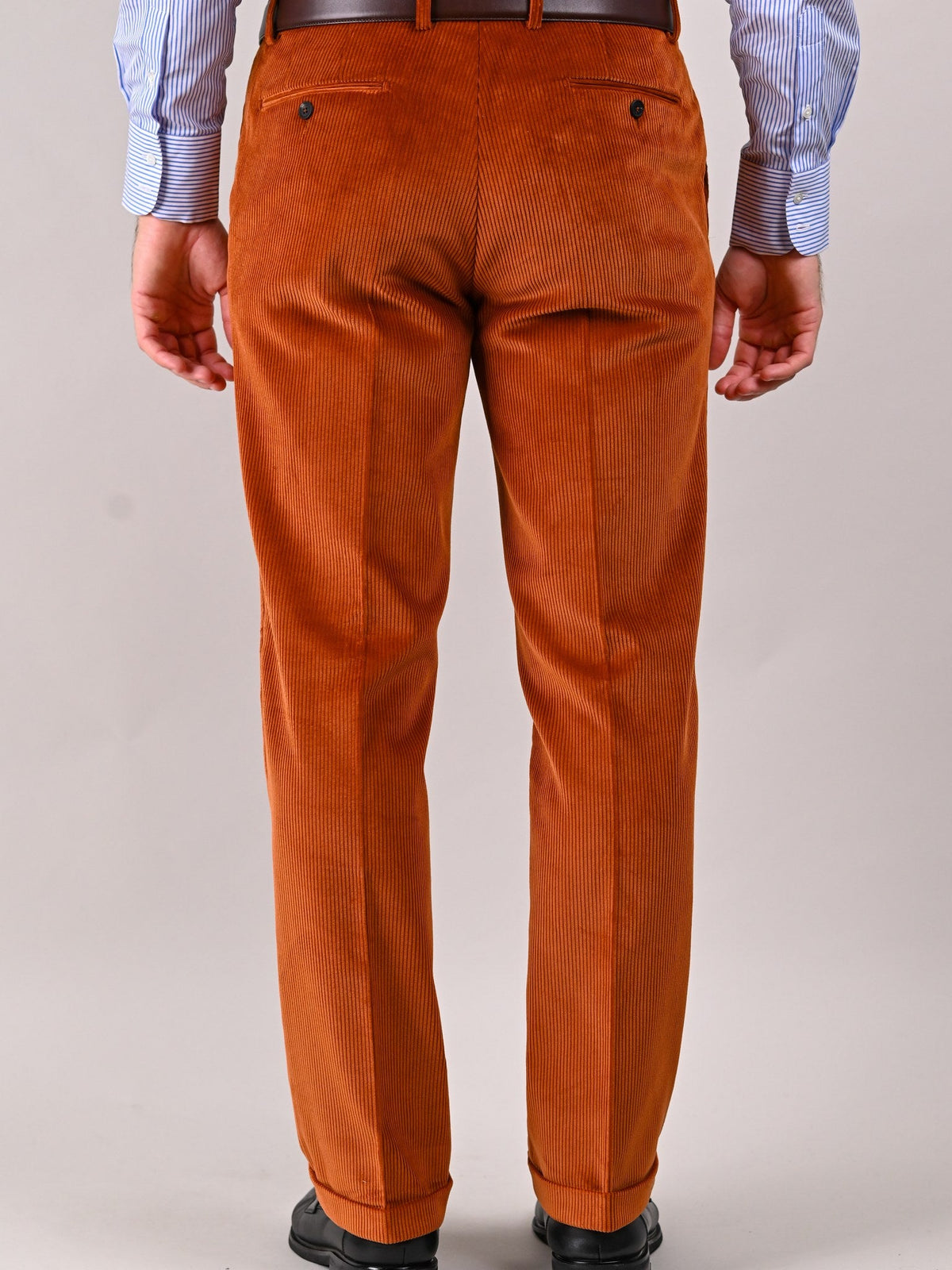 Cordhose Brisbane Moss Cinnamon Baumwolle zimtbraun Rückansicht — John Crocket