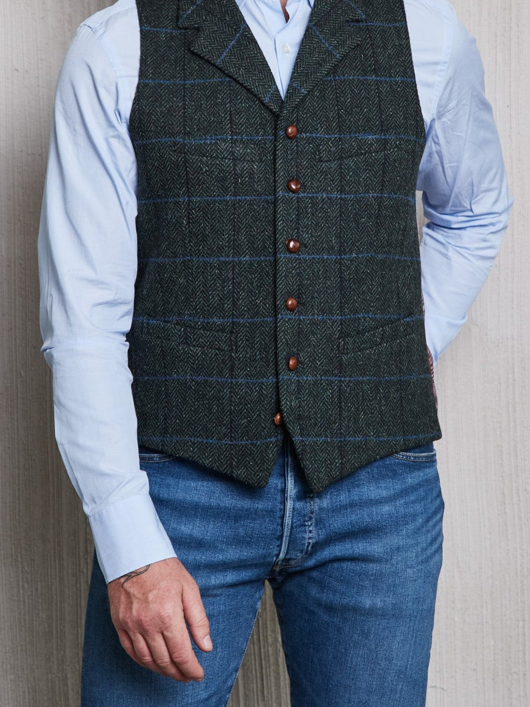 Tweedweste aus Lovat Tweed waldgruen Rückansicht — John Crocket