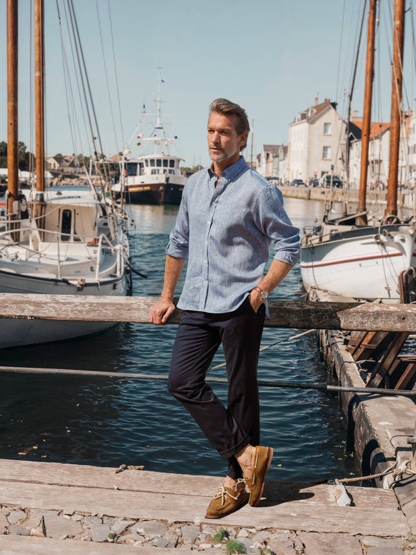 Slimline Chino mit Strechanteil in navy Baumwolle dunkelblau Frontalansicht — John Crocket