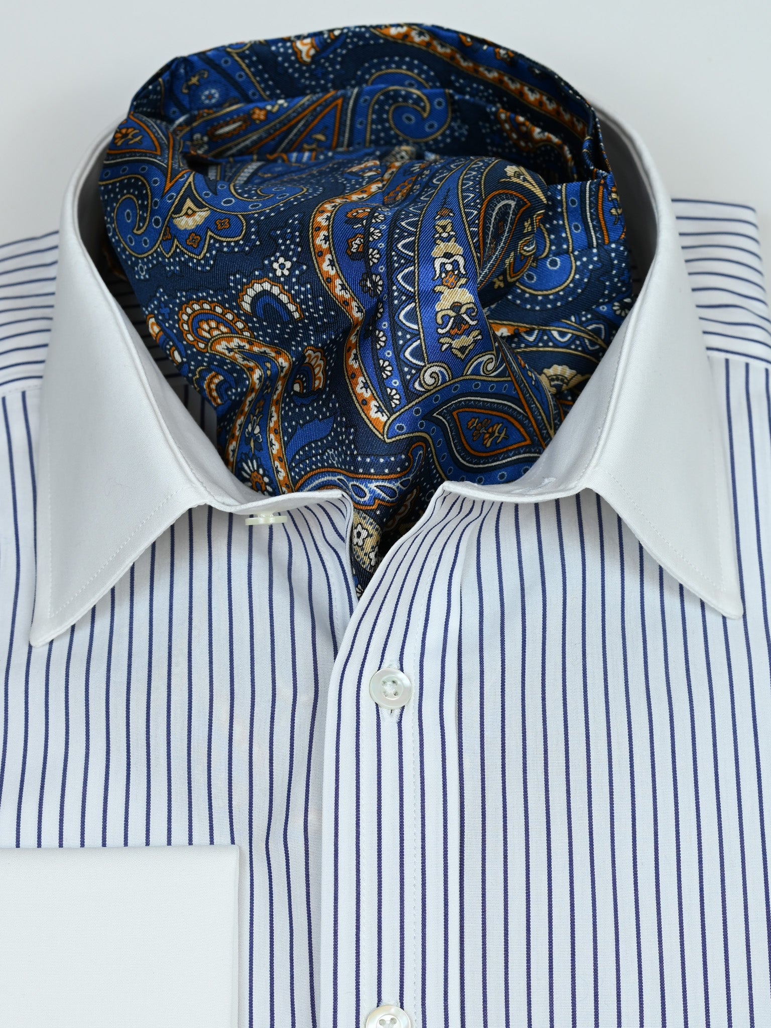 Ascot mit Paisley in blau
