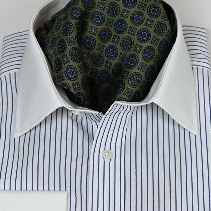 Ascot mit Paisley in grün