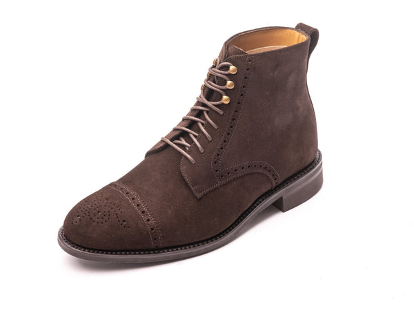 Punched Oxford Boots Herren in Braun Wildleder, Frontalansicht