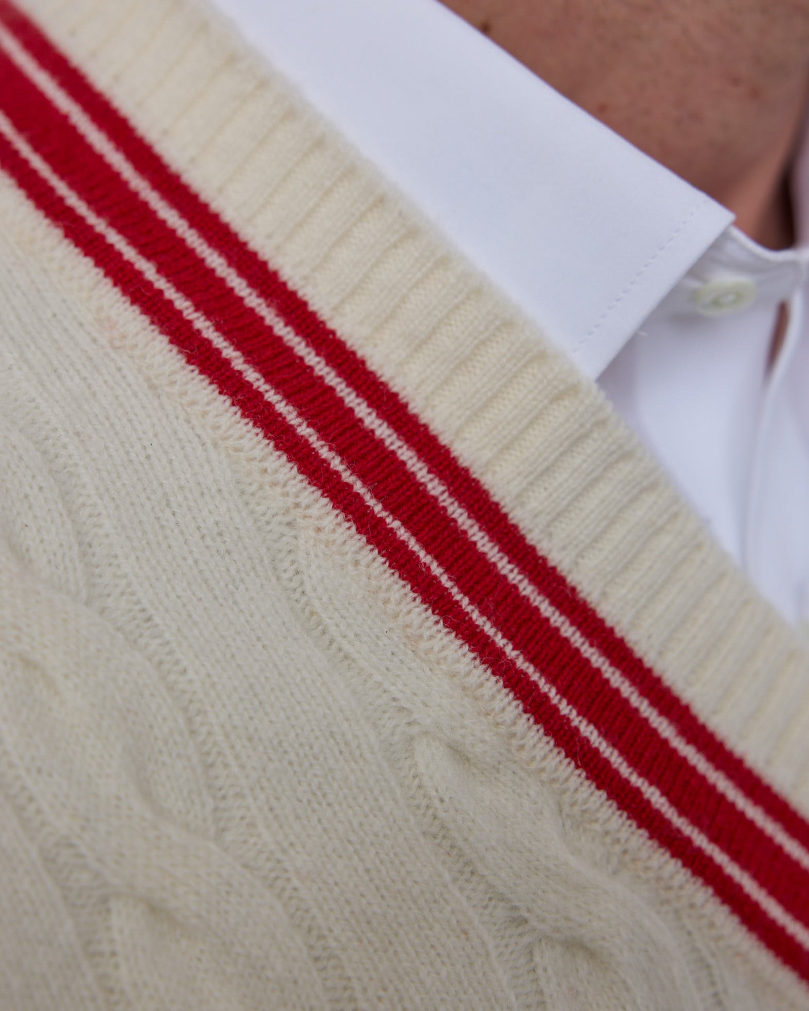 Lambswoolpullover Cricket mit V-Ausschnitt