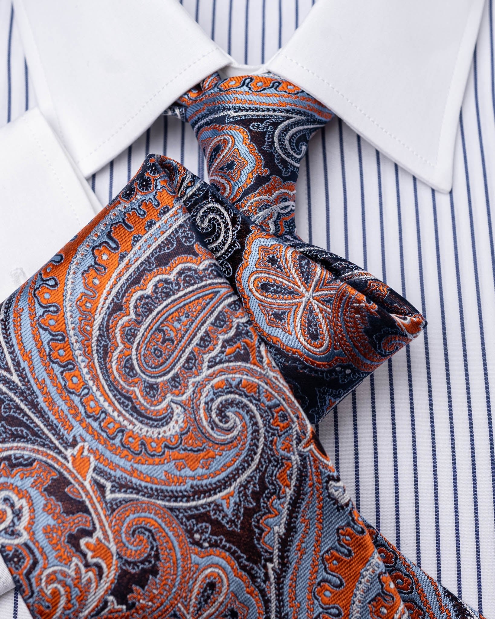 Krawatte mit Paisley in navy/orange