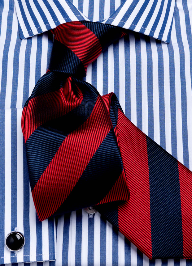 Krawatte mit Clubstreifen in navy/rot
