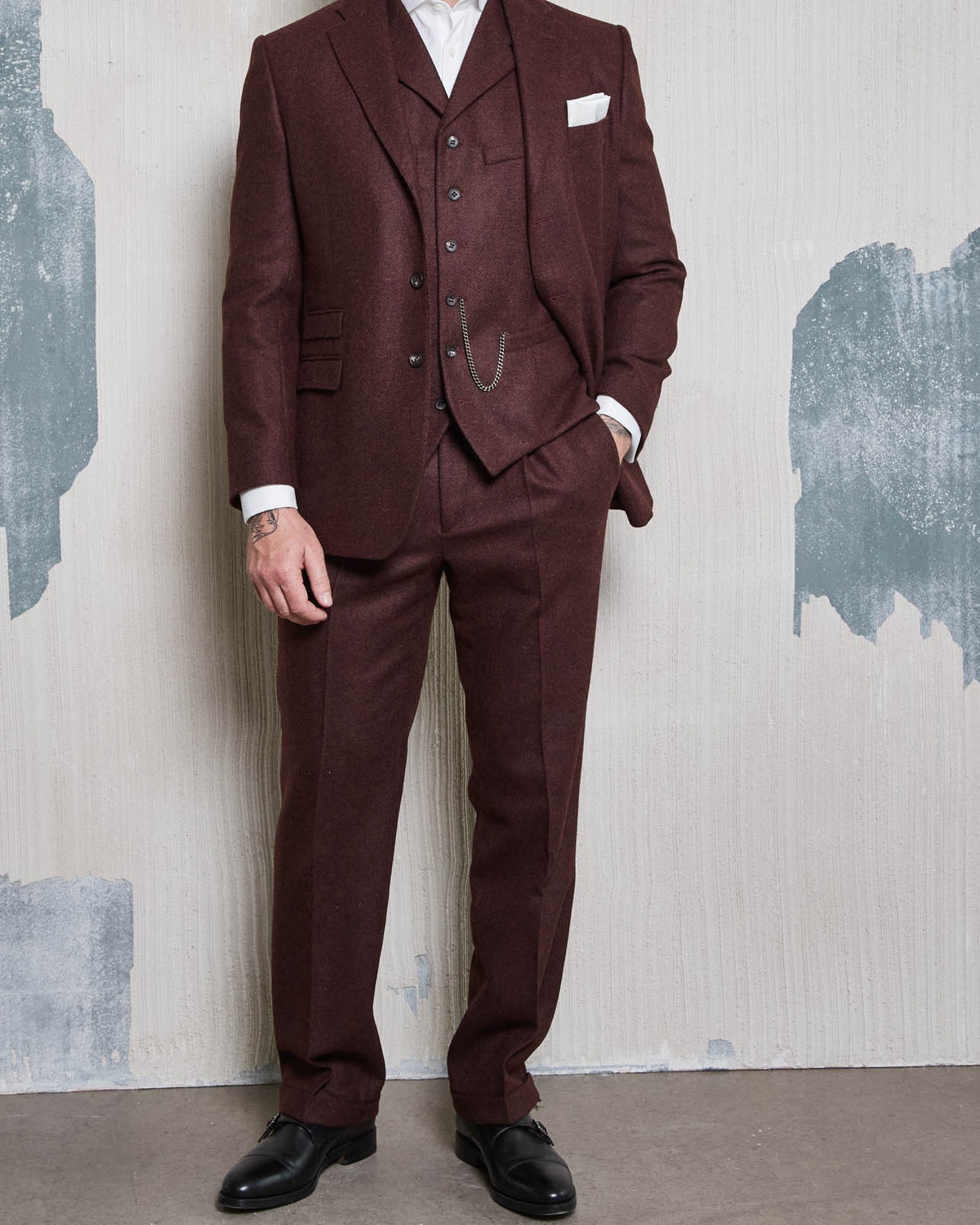 Tweed Anzug Dreiteiler burgunderrot aus Moon Tweed — John Crocket
