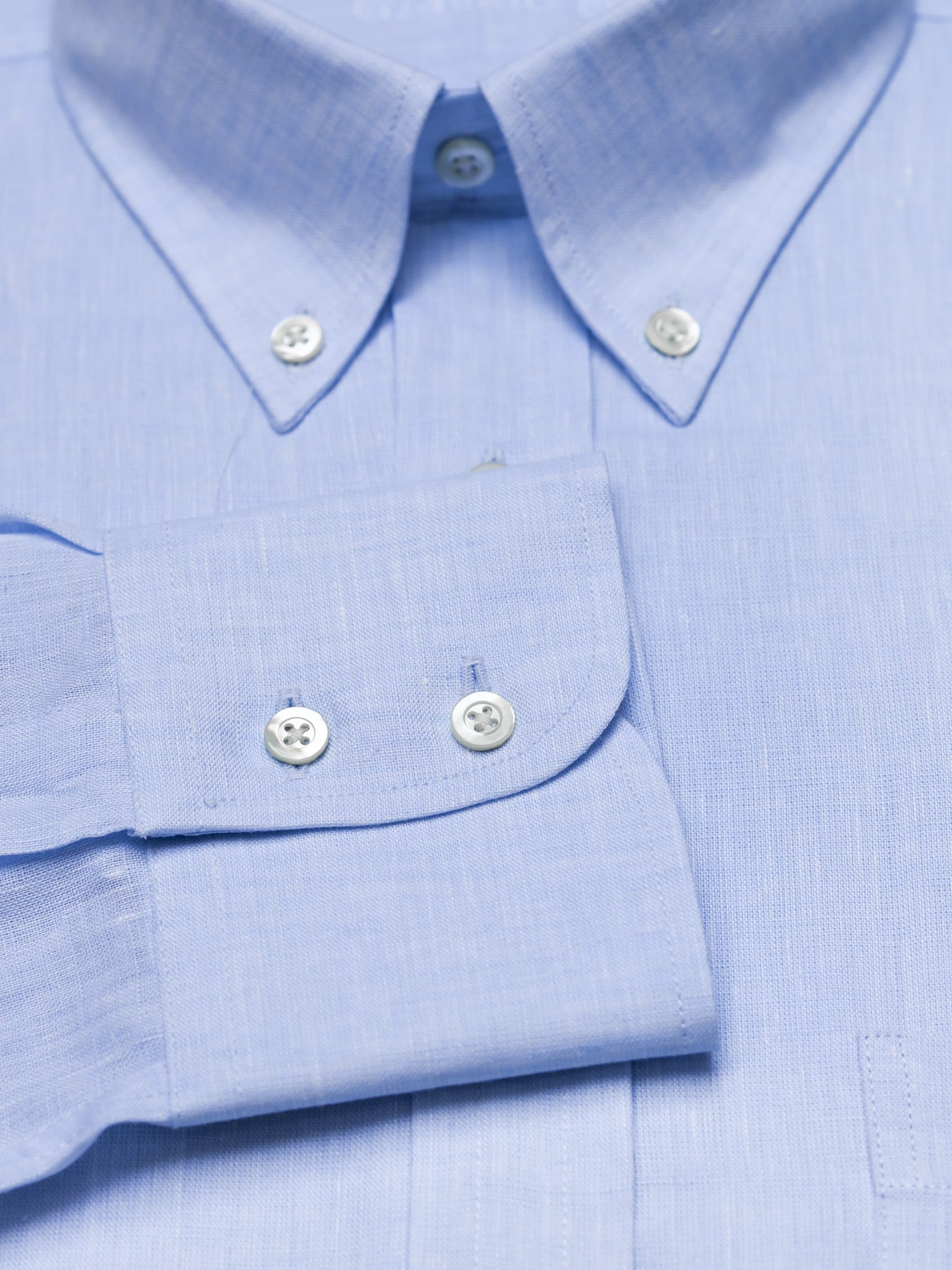Leinenhemd mit Classic Button Down Kragen in hellbau