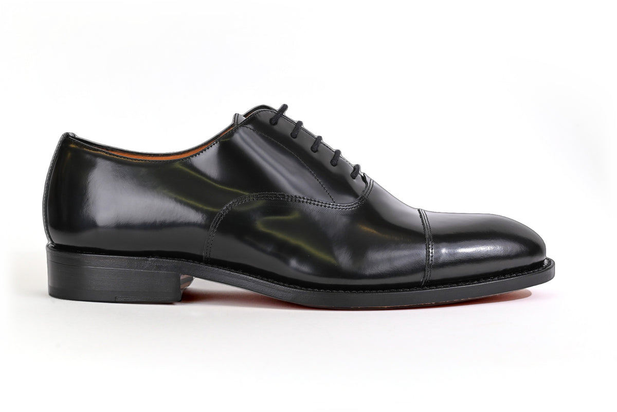 Plain Oxford Herrenschuh in Schwarz Hochglanz, Seitenansicht
