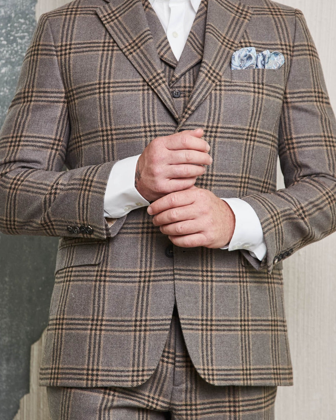 Tweed Anzug Dreiteiler graubeige aus Lovat Tweed — John Crocket