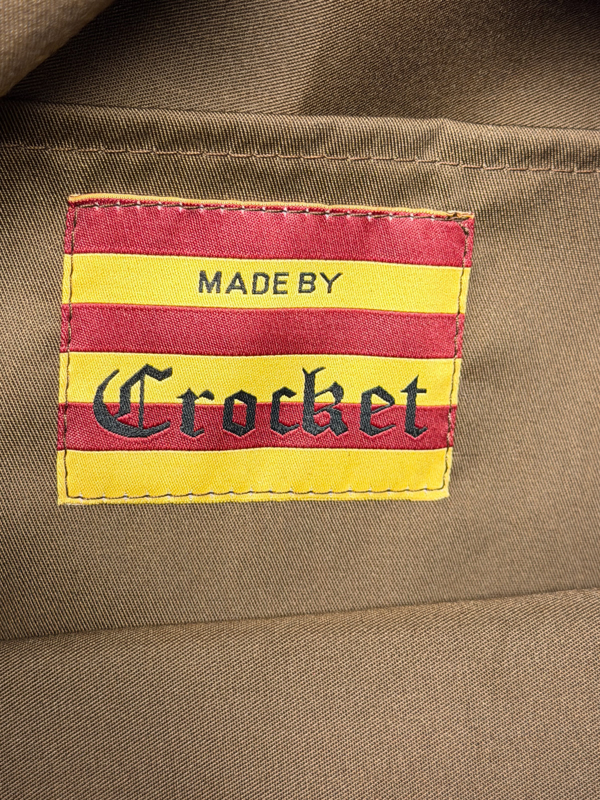 Weekender aus Lovat Tweed, Detail des Etiketts mit der Aufschrift Made by Crocket auf der Innenseite – John Crocket
