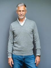 Cashmere Pullover (2-fädig) mit V-Ausschnitt in klassischen Farben