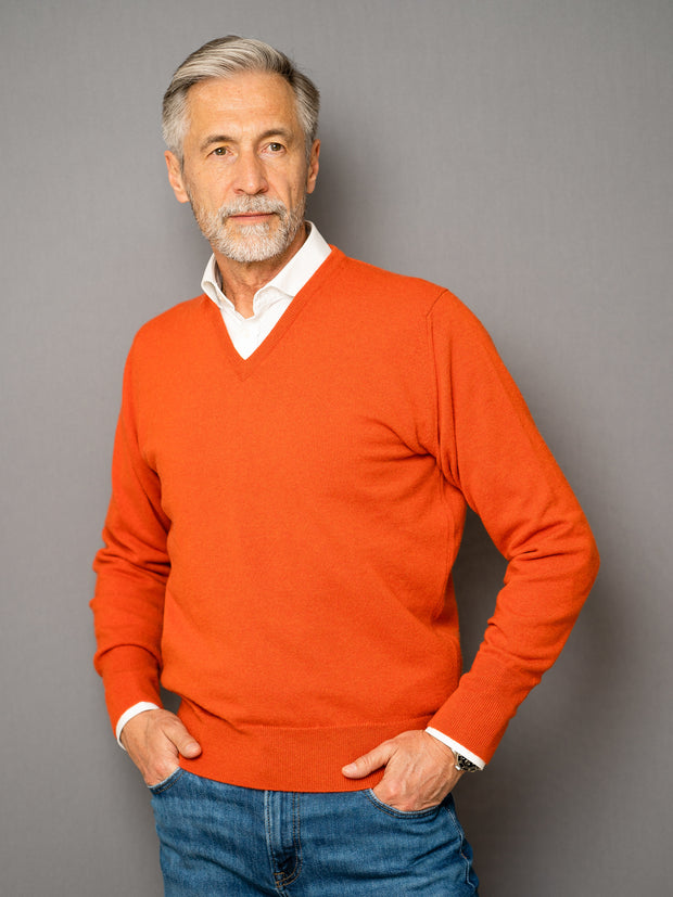 Cashmere Pullover (2-fädig) mit V-Ausschnitt in modernen Farben