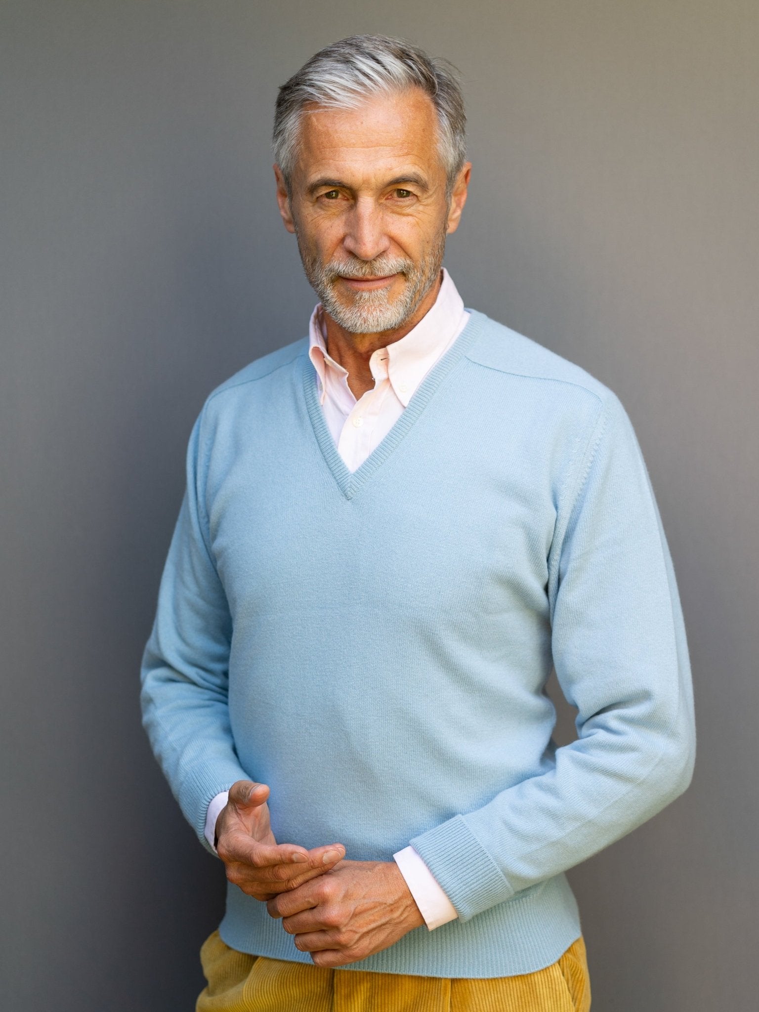 Cashmere Pullover (3-fädig) mit V-Ausschnitt in modernen Farben