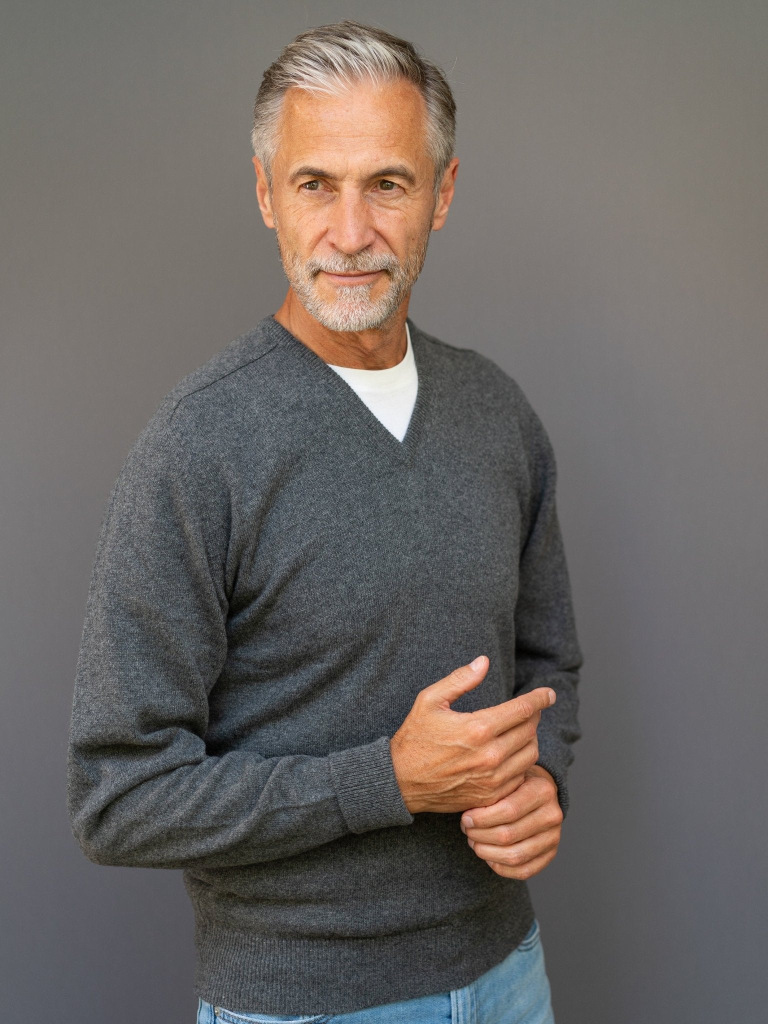 Cashmere Pullover (3-fädig) mit V-Ausschnitt in klassischen Farben