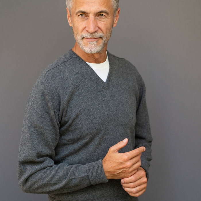 Cashmere Pullover (3-fädig) mit V-Ausschnitt in klassischen Farben