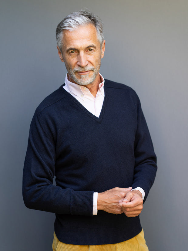 Cashmere Pullover (3-fädig) mit V-Ausschnitt in klassischen Farben