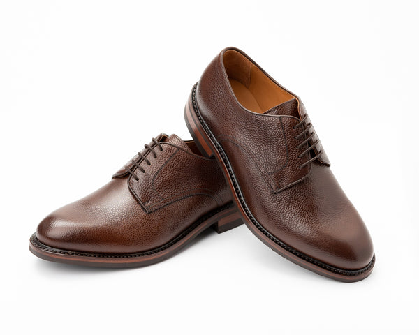 Derby Herrenschuh in Dunkelbraun, Frontalansicht