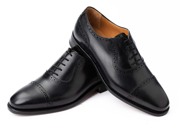 Punched Oxford Herrenschuh in Schwarz, Frontalansicht