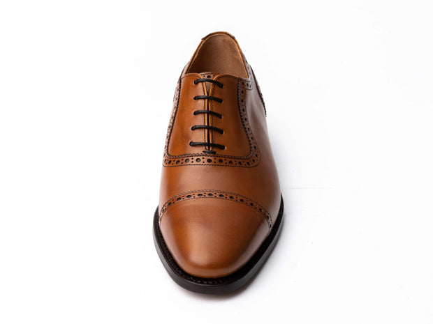 Punched Oxford in cognac