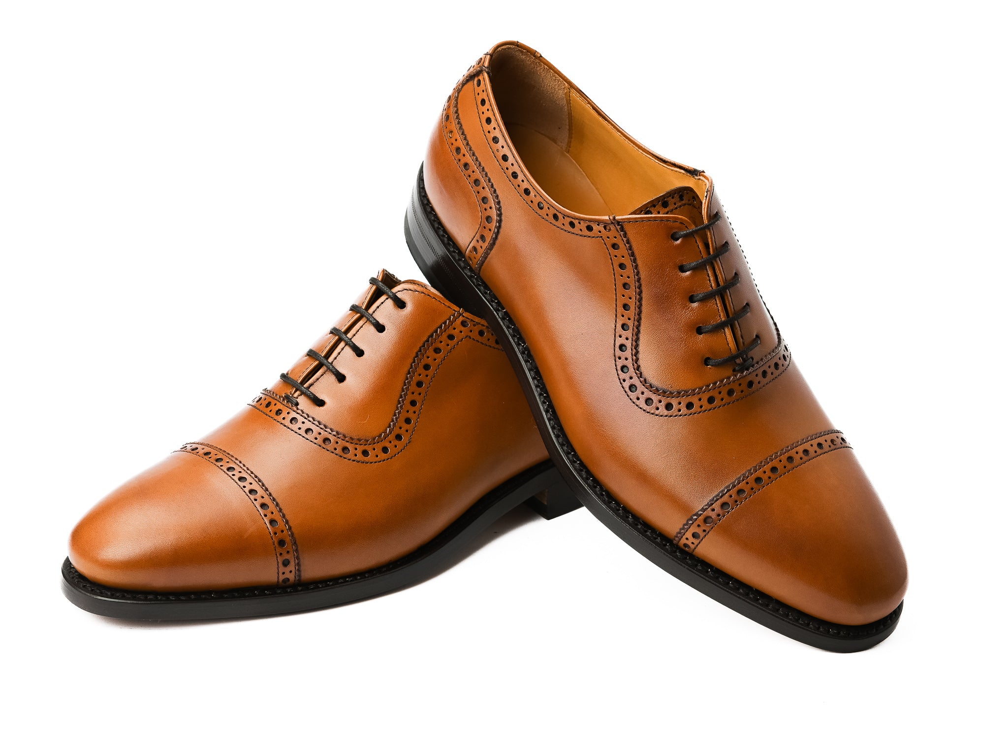 Punched Oxford in chestnut