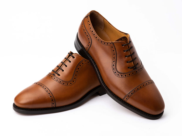 Punched Oxford in cognac