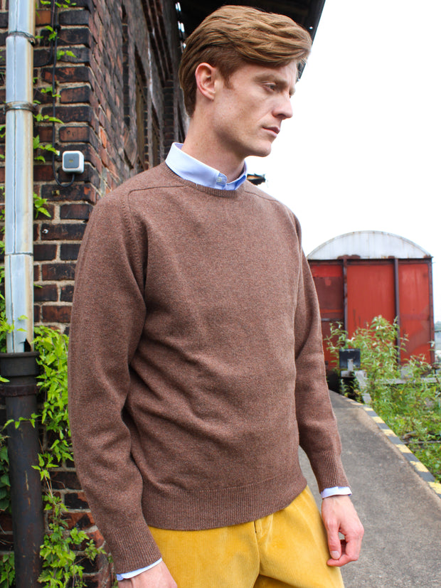 Lambswool Pullover mit Rundausschnitt in klassischen Farben (Gr. 40-42)