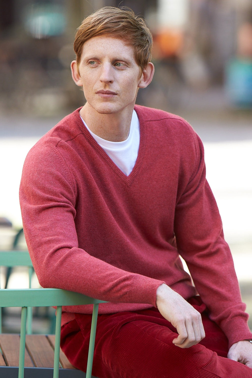 Lambswool Pullover mit V-Ausschnitt in modernen Farben (Gr. 44–52)