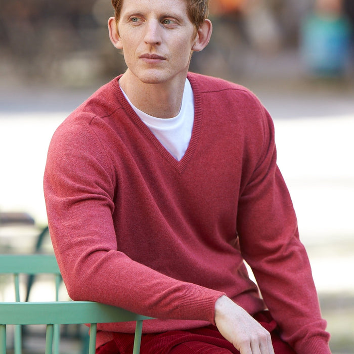 Lambswool Pullover mit V-Ausschnitt in modernen Farben (Gr. 44–52)